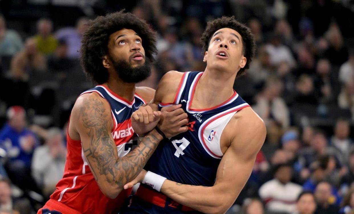 九游体育app-包含洛杉矶快船迎CBA常规赛关键赛;赛前豪取连胜;气氛紧张;年轻球员得到机会的词条