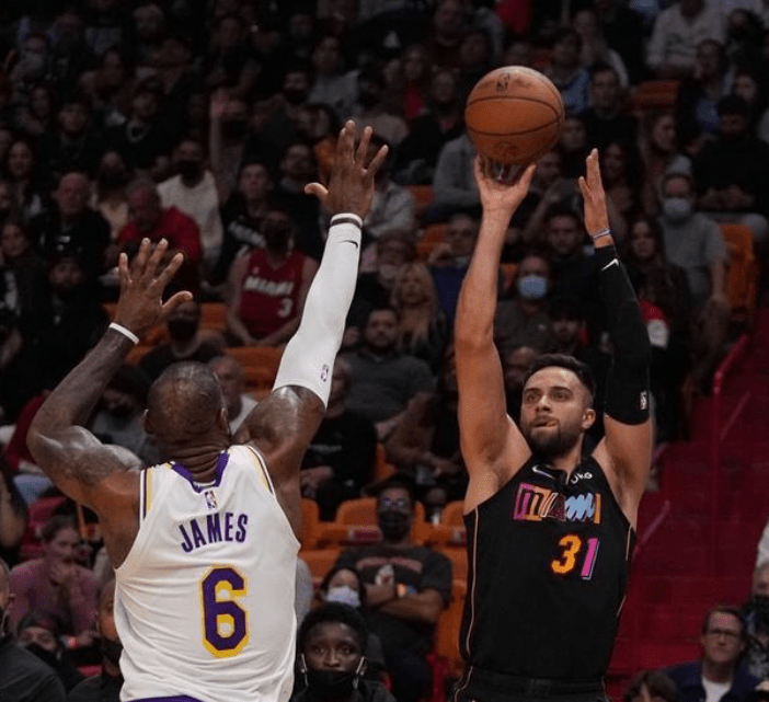 九游体育app-包含里程碑夜山东男篮迎来里程碑,欧篮联赛前刷纪录,管理层满意,医务组通报恢复的词条