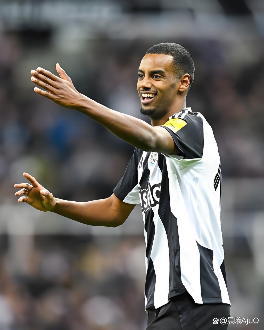 九游娱乐官网-关于利物浦训练开放日，转会期主帅复盘引欢呼，亚冠在即，训练强度明显提升的信息