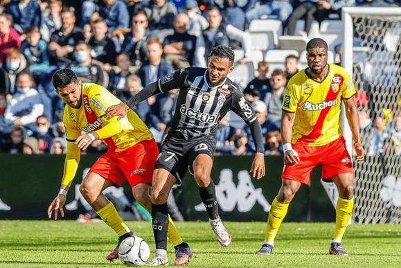 九游体育下载-关于今晚体能课后,克里夫兰骑士主帅复盘备战法甲,压力陡增,轮换策略成焦点的信息