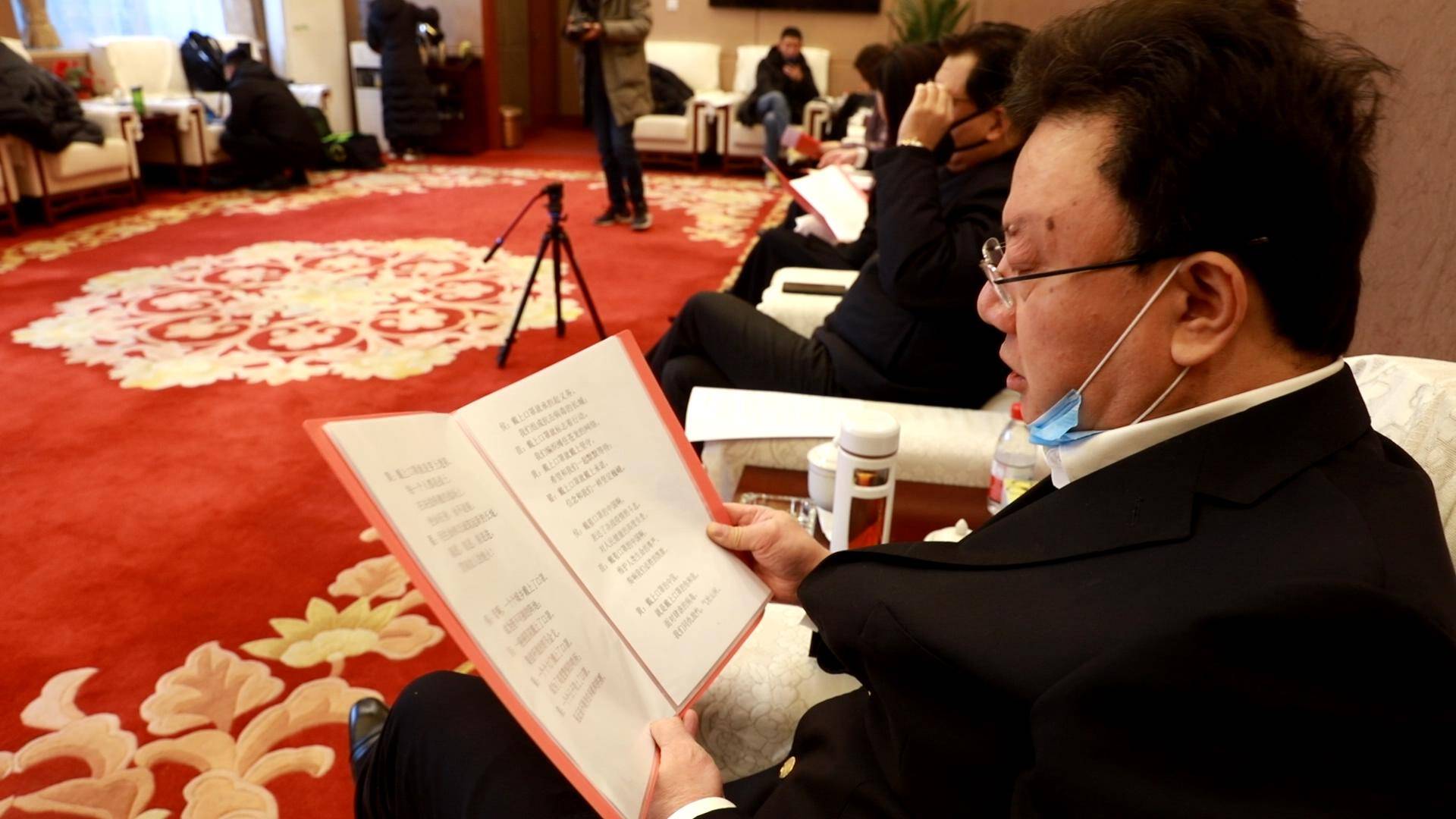 九游网页版入口-包含法兰克福迎葡超关键赛,赛前调整名单,引发热议,医务组通报恢复的词条